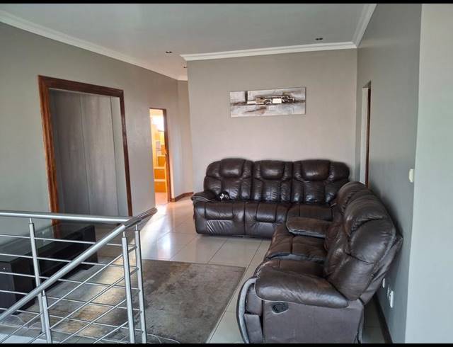 5 BEDROOM HOUSE FOR SALE IN MONAVONI
